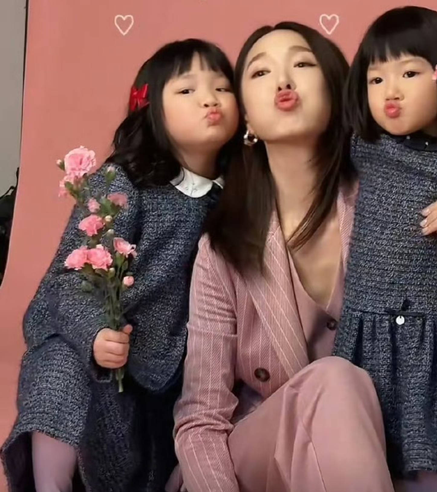 萌！大娃复刻爸爸脸小娃遗传妈妈长腿基因分